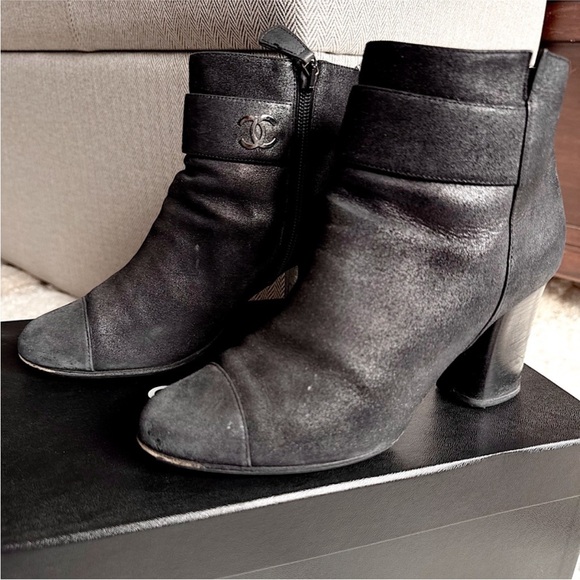 CHANEL CC LOGO CAP TOE ANKLE BLOCK HEEL BOOTS 35.5 - Picture 4 of 10
